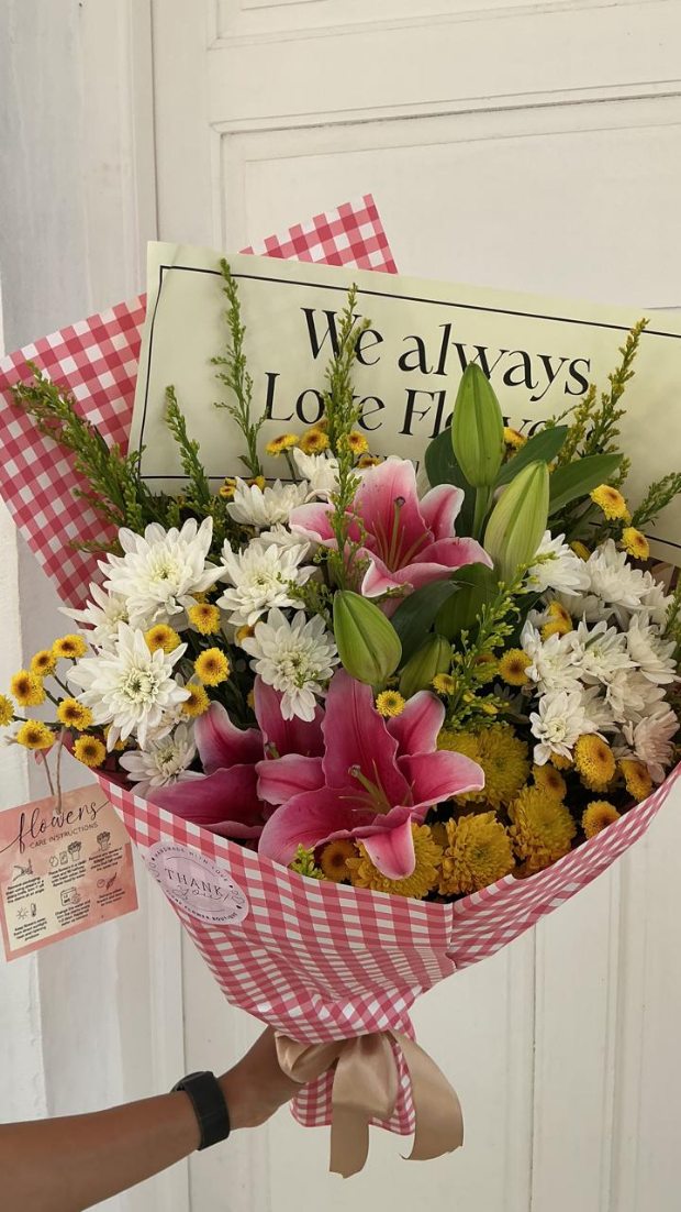 Handmade FIORE bouquet from the Siolim flower boutique