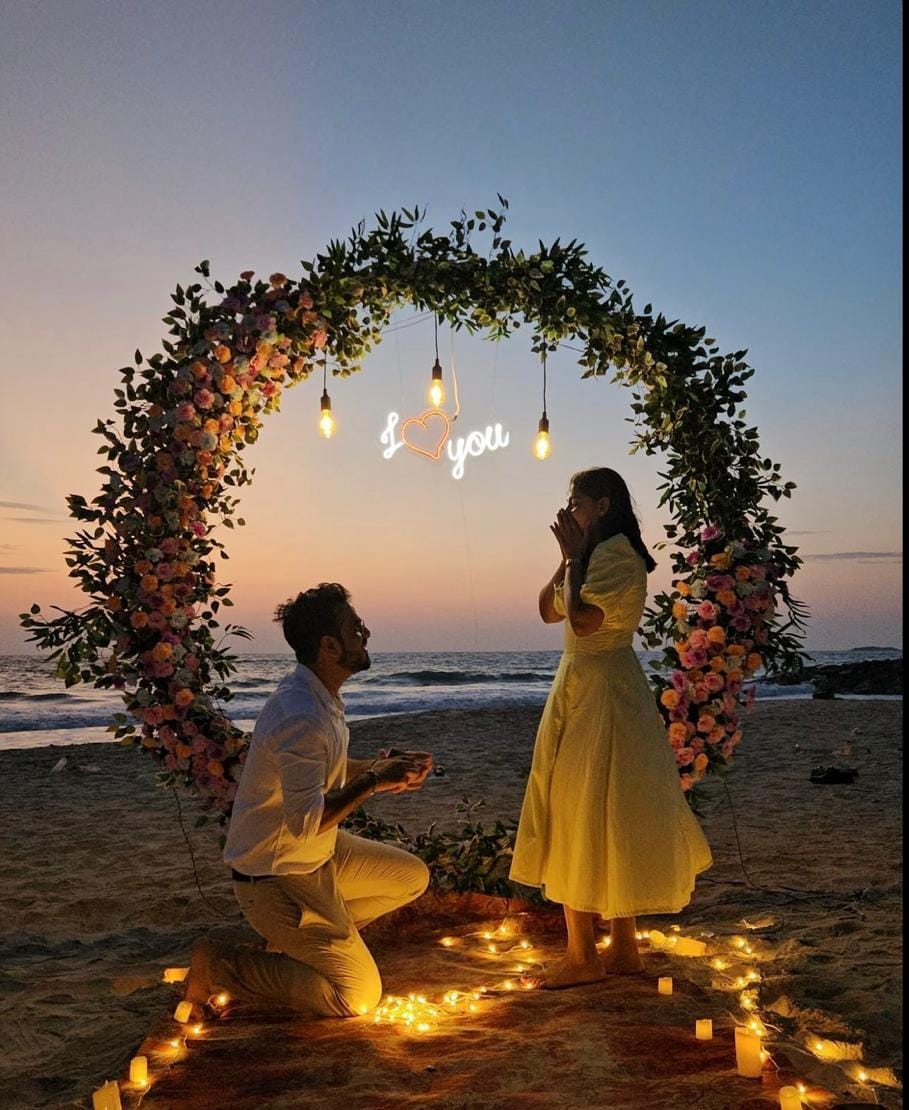 Table flower styling for an intimate event in North Goa